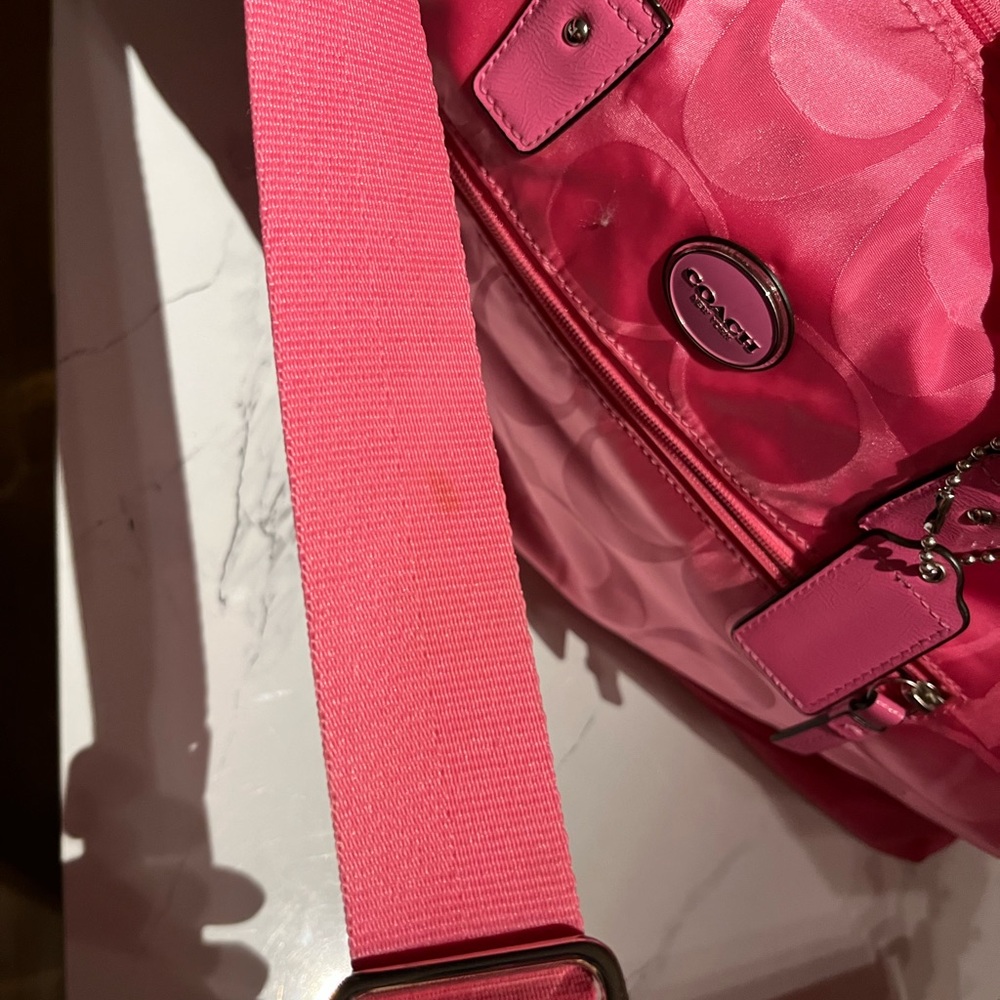 Coach Getaway Pink Signature Nylon Duffle Bag F77469 w/ Strap & Hangtag - Picture 7 of 10